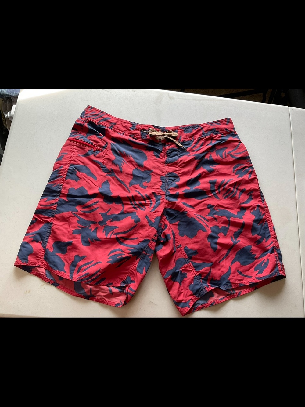 Patagonia Men's Red & Navy Floral Swim Shorts size 38